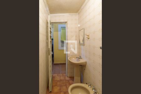 Casa à venda com 250m², 4 quartos e 2 vagas Casa à venda com 250m², 4 quartos e 2 vagasBanheiro