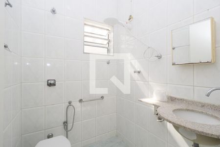 Banheiro de casa para alugar com 1 quarto, 60m² em Vila Fachini, São Paulo