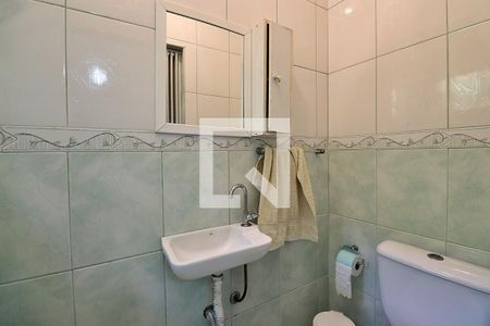 Casa à venda com 196m², 3 quartos e 5 vagasEdícula - Banheiro