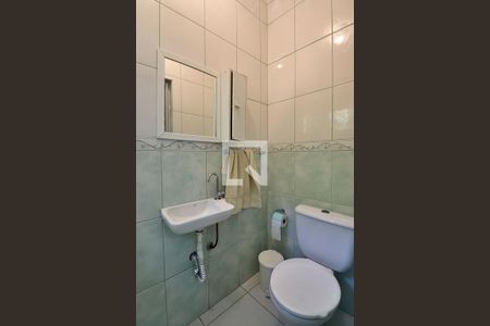 Casa à venda com 196m², 3 quartos e 5 vagasEdícula - Banheiro