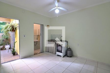 Casa à venda com 196m², 3 quartos e 5 vagasEdícula - Cozinha