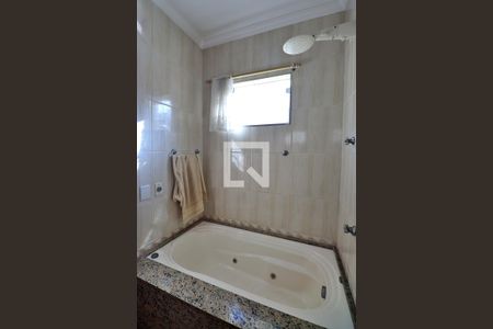 Casa à venda com 196m², 3 quartos e 5 vagasBanheiro da Suíte