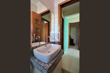 Casa à venda com 196m², 3 quartos e 5 vagasBanheiro Social 1