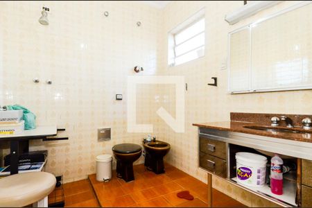 Casa à venda com 350m², 3 quartos e 3 vagasBanheiro da Suíte