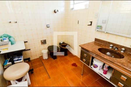 Casa à venda com 350m², 3 quartos e 3 vagasBanheiro da Suíte