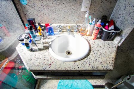 Apartamento à venda com 136m², 4 quartos e 3 vagasBanheiro do quarto 2