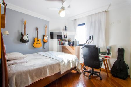 Apartamento à venda com 136m², 4 quartos e 3 vagasQuarto 2 - Suíte