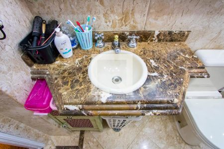 Apartamento à venda com 136m², 4 quartos e 3 vagasBanheiro social