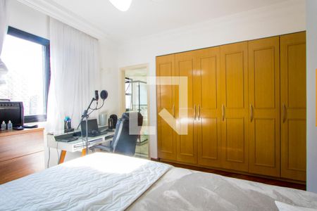 Apartamento à venda com 136m², 4 quartos e 3 vagasQuarto 2 - Suíte