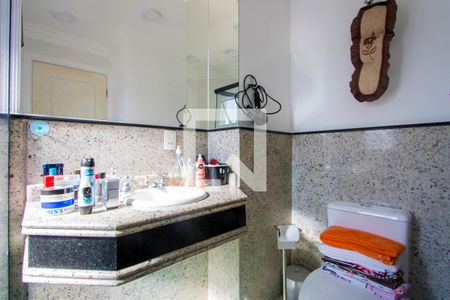 Apartamento à venda com 136m², 4 quartos e 3 vagasBanheiro do quarto 2