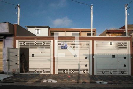 Casa à venda com 90m², 2 quartos e 2 vagas Casa à venda com 90m², 2 quartos e 2 vagasFachaad