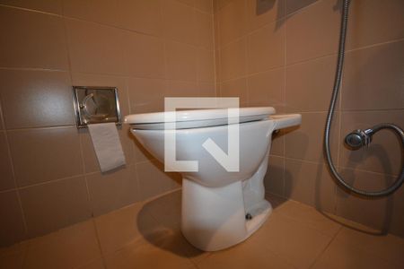 Casa à venda com 650m², 6 quartos e 8 vagasBanheiro 1