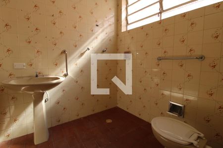 Casa à venda com 200m², 4 quartos e 3 vagasBanheiro da sala 2