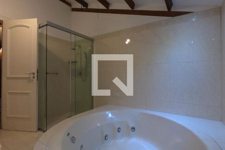 Casa à venda com 450m², 5 quartos e 3 vagas Casa à venda com 450m², 5 quartos e 3 vagasBanheiro no Sotão