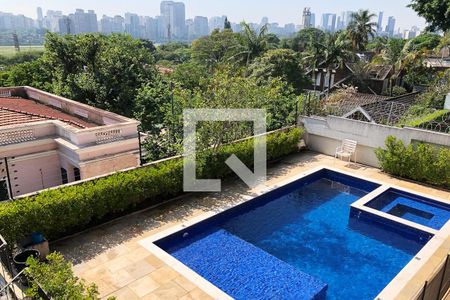 Casa à venda com 450m², 5 quartos e 3 vagas Casa à venda com 450m², 5 quartos e 3 vagasPiscina