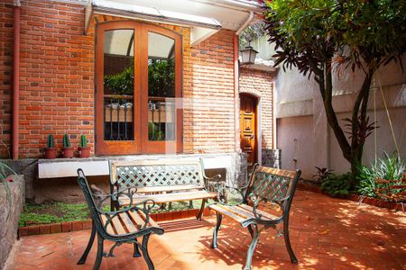 Casa à venda com 450m², 5 quartos e 3 vagas Casa à venda com 450m², 5 quartos e 3 vagasJardim