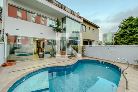Casa à venda com 520m², 5 quartos e 4 vagas Casa à venda com 520m², 5 quartos e 4 vagasPiscina