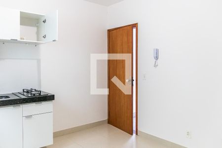 Sala/Cozinha de kitnet/studio para alugar com 1 quarto, 29m² em Jardim dos Comerciarios (venda, Belo Horizonte