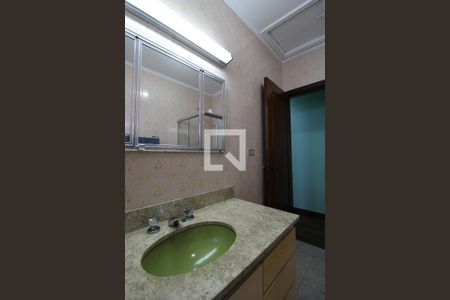 Casa à venda com 190m², 3 quartos e 2 vagasBanheiro