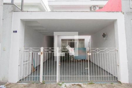 Casa à venda com 245m², 3 quartos e 2 vagasFachada