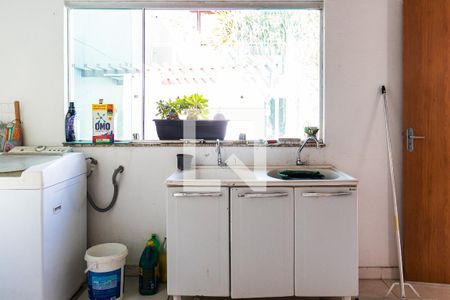 Casa à venda com 525m², 5 quartos e 4 vagas Casa à venda com 525m², 5 quartos e 4 vagasÁrea de Serviço