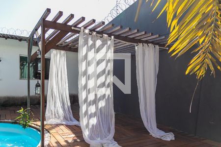 Casa à venda com 525m², 5 quartos e 4 vagas Casa à venda com 525m², 5 quartos e 4 vagasDeck