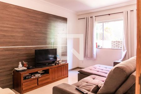 Casa à venda com 525m², 5 quartos e 4 vagas Casa à venda com 525m², 5 quartos e 4 vagasSala de TV