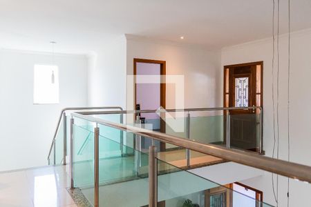 Casa à venda com 525m², 5 quartos e 4 vagas Casa à venda com 525m², 5 quartos e 4 vagasCorredor