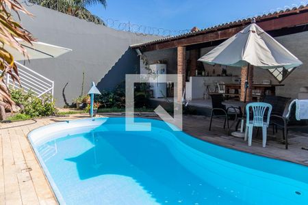 Casa à venda com 525m², 5 quartos e 4 vagas Casa à venda com 525m², 5 quartos e 4 vagasPiscina