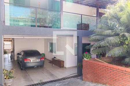 Casa à venda com 525m², 5 quartos e 4 vagas Casa à venda com 525m², 5 quartos e 4 vagasGaragem