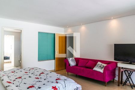 Casa à venda com 525m², 5 quartos e 4 vagas Casa à venda com 525m², 5 quartos e 4 vagasSuíte