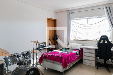 Casa à venda com 525m², 5 quartos e 4 vagas Casa à venda com 525m², 5 quartos e 4 vagasQuarto 4