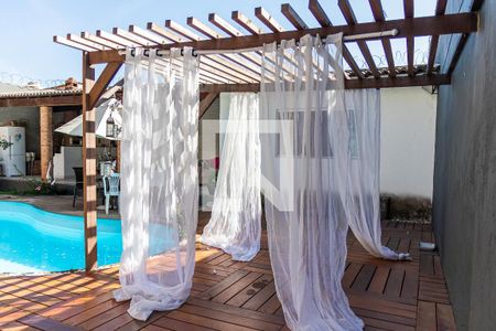 Casa à venda com 525m², 5 quartos e 4 vagas Casa à venda com 525m², 5 quartos e 4 vagasDeck