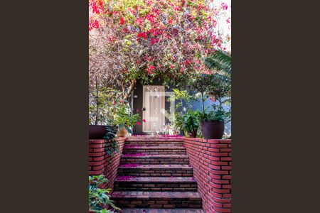 Casa à venda com 525m², 5 quartos e 4 vagas Casa à venda com 525m², 5 quartos e 4 vagasEntrada