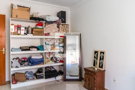 Casa à venda com 525m², 5 quartos e 4 vagas Casa à venda com 525m², 5 quartos e 4 vagasQuarto 2