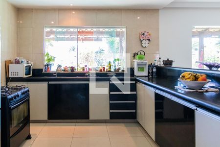 Casa à venda com 525m², 5 quartos e 4 vagas Casa à venda com 525m², 5 quartos e 4 vagasCozinha