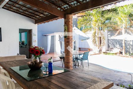 Casa à venda com 525m², 5 quartos e 4 vagas Casa à venda com 525m², 5 quartos e 4 vagasEspaço Gourmet