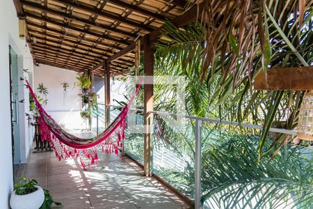 Casa à venda com 525m², 5 quartos e 4 vagas Casa à venda com 525m², 5 quartos e 4 vagasVaranda 2