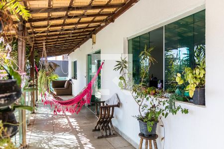 Casa à venda com 525m², 5 quartos e 4 vagas Casa à venda com 525m², 5 quartos e 4 vagasVaranda 2