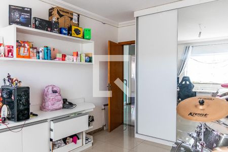 Casa à venda com 525m², 5 quartos e 4 vagas Casa à venda com 525m², 5 quartos e 4 vagasQuarto 4