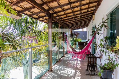 Casa à venda com 525m², 5 quartos e 4 vagas Casa à venda com 525m², 5 quartos e 4 vagasVaranda 2