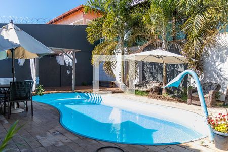 Casa à venda com 525m², 5 quartos e 4 vagas Casa à venda com 525m², 5 quartos e 4 vagasPiscina