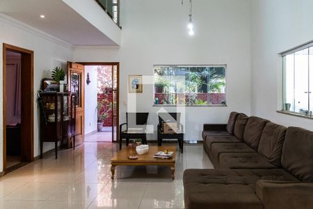 Casa à venda com 525m², 5 quartos e 4 vagas Casa à venda com 525m², 5 quartos e 4 vagasSala