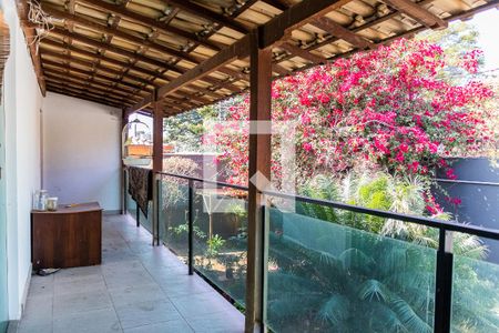 Casa à venda com 525m², 5 quartos e 4 vagas Casa à venda com 525m², 5 quartos e 4 vagasVaranda 1