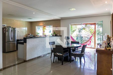 Casa à venda com 525m², 5 quartos e 4 vagas Casa à venda com 525m², 5 quartos e 4 vagasSala de Jantar