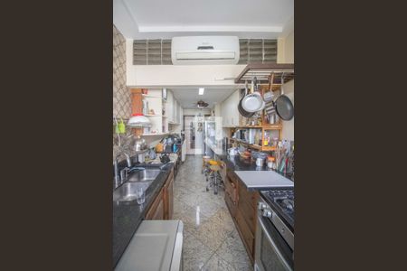 Apartamento à venda com 220m², 4 quartos e 2 vagasCozinha