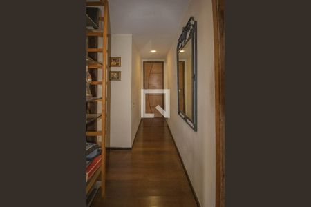 Apartamento à venda com 220m², 4 quartos e 2 vagasCorredor