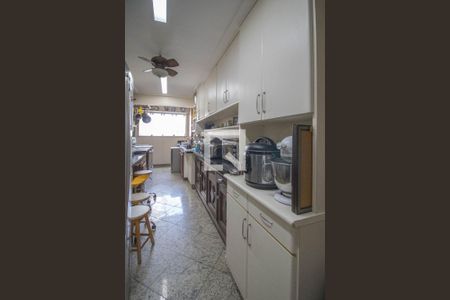 Apartamento à venda com 220m², 4 quartos e 2 vagasCozinha