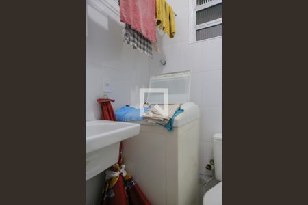 Banheiro de kitnet/studio para alugar com 1 quarto, 27m² em Boqueirão, Santos