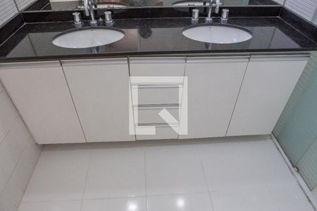 Apartamento para alugar com 174m², 3 quartos e 3 vagas Apartamento para alugar com 174m², 3 quartos e 3 vagasBanheiro da Suíte 1